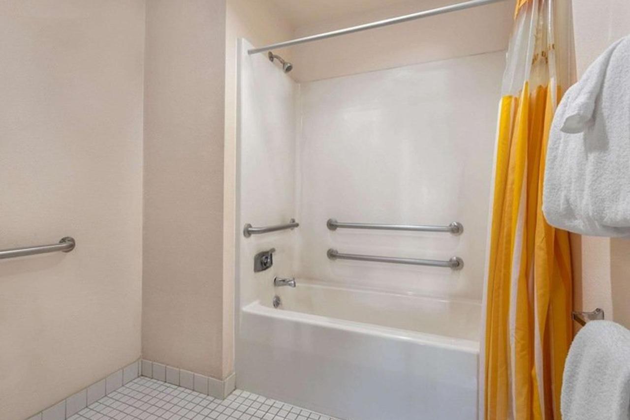 Norwood Inn & Suites Indianapolis East Post Drive Ngoại thất bức ảnh