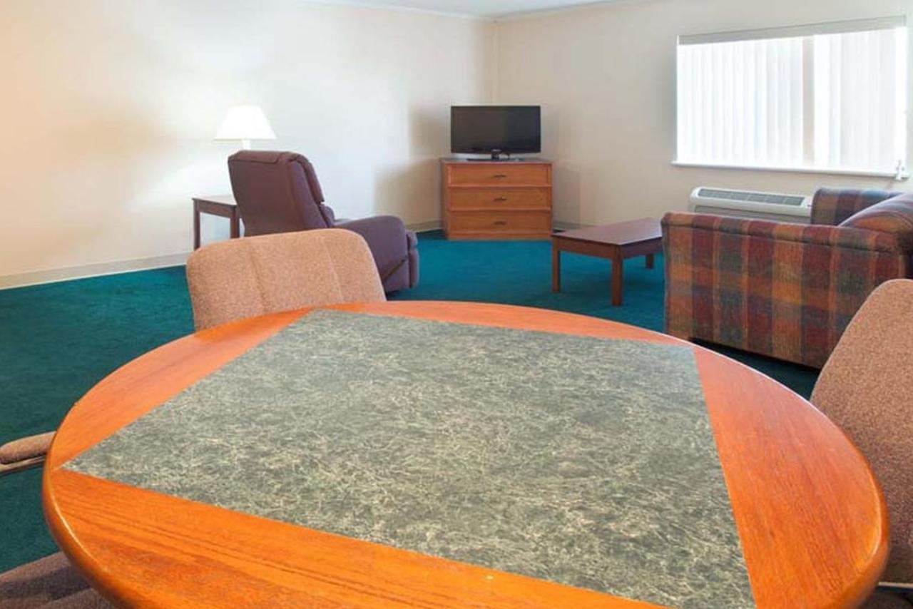 Norwood Inn & Suites Indianapolis East Post Drive Ngoại thất bức ảnh