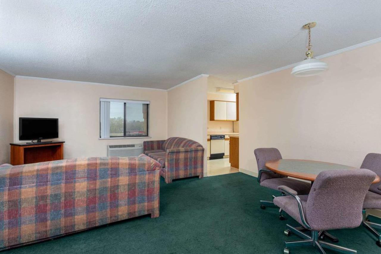 Norwood Inn & Suites Indianapolis East Post Drive Ngoại thất bức ảnh